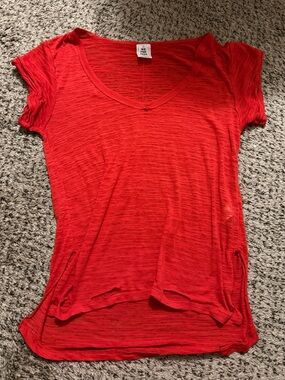 We The Free Women’s Red Distressed Slub Knit Everyday V-Neck Tee